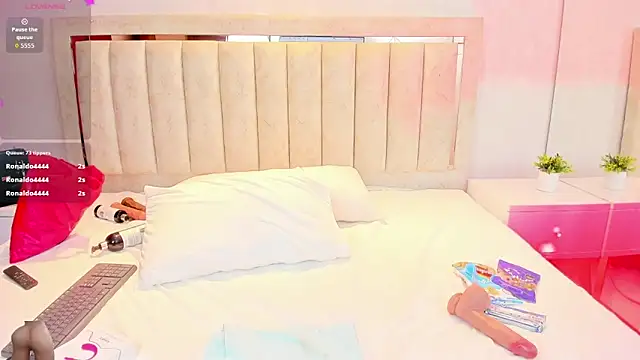 AlaiaMoretti  online show from 04/08/26, 11:48