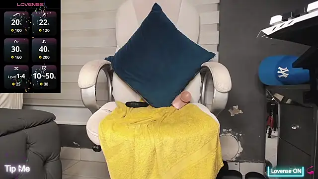 Snapshot of dirty_27cms chatting on 11/23/25, 01:05 dirty 27cms online show from 11/23/25, 01:05