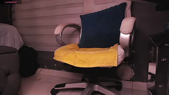 Snapshot of dirty_27cms chatting on 12/19/25, 11:45 dirty 27cms online show from 12/19/25, 11:45