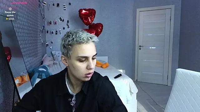 LuxuryLoverss online show from 03/15/26, 10:54