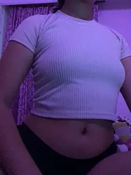 Snapshot of eemilyy22 chatting on 02/24/26, 03:26 eemilyy22 online show from 02/24/26, 03:26