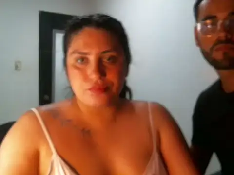 Snapshot of lia_and_cris chatting on 02/24/26, 01:47 lia and cris online show from 02/24/26, 01:47