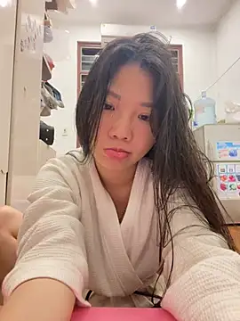 Snapshot of Miumieu2 chatting on 02/24/26, 02:04 Miumieu2 online show from 02/24/26, 02:04