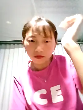 Snapshot of Xuka-xx chatting on 02/24/26, 01:20 Xuka-xx online show from 02/24/26, 01:20