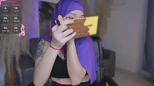 Snapshot of Amina_Hind chatting on 02/26/26, 02:05 Amina Hind online show from 02/26/26, 02:05