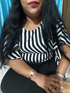 Moonae online show from 04/08/26, 09:42