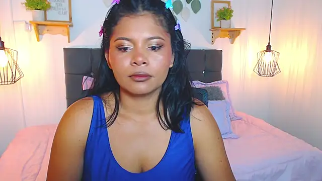 Snapshot of Emma_hassani chatting on 02/28/26, 02:40 Emma hassani online show from 02/28/26, 02:40