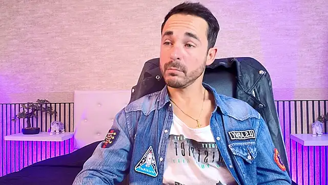 Adams Sanz online show from 04/10/26, 07:29