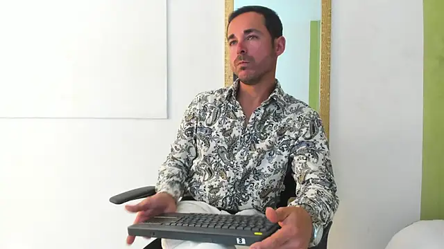 Adams Sanz online show from 05/13/26, 06:38