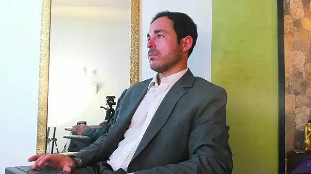 Adams Sanz online show from 06/12/26, 07:13