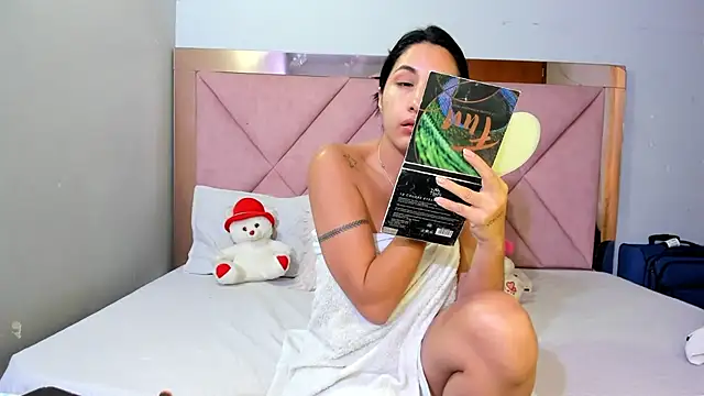 Snapshot of Alanah_connory chatting on 03/20/26, 12:21 Alanah connory online show from 03/20/26, 12:21