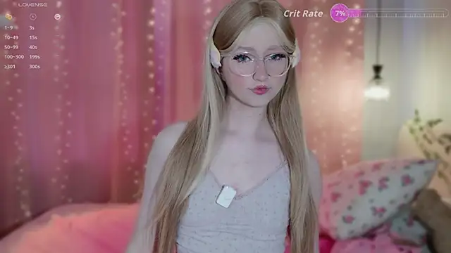 Snapshot of effy_dollie chatting on 04/14/26, 03:18 effy dollie online show from 04/14/26, 03:18