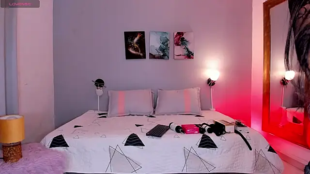 KimTaylorW online show from 04/17/26, 02:47