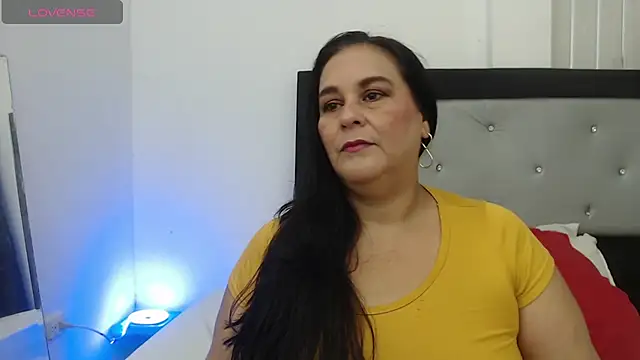 Snapshot of Sharlot_curvy chatting on 04/26/26, 07:33 Sharlot curvy online show from 04/26/26, 07:33