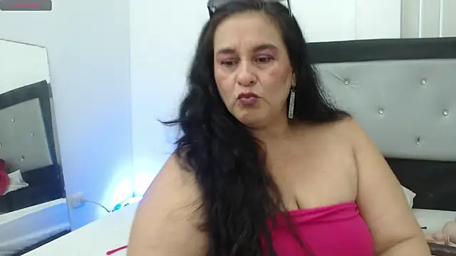 Snapshot of Sharlot_curvy chatting on 04/28/26, 05:51 Sharlot curvy online show from 04/28/26, 05:51