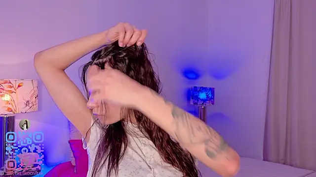 Snapshot of LeaaMooon chatting on 03/02/26, 02:13 LeaaMooon online show from 03/02/26, 02:13