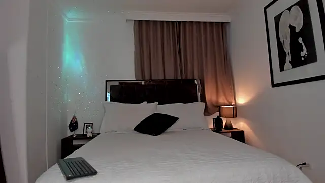 Snapshot of Selhenah chatting on 03/01/26, 11:12 Selhenah online show from 03/01/26, 11:12