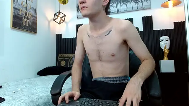 Snapshot of trevor_mob chatting on 06/27/26, 05:40 trevor mob online show from 06/27/26, 05:40