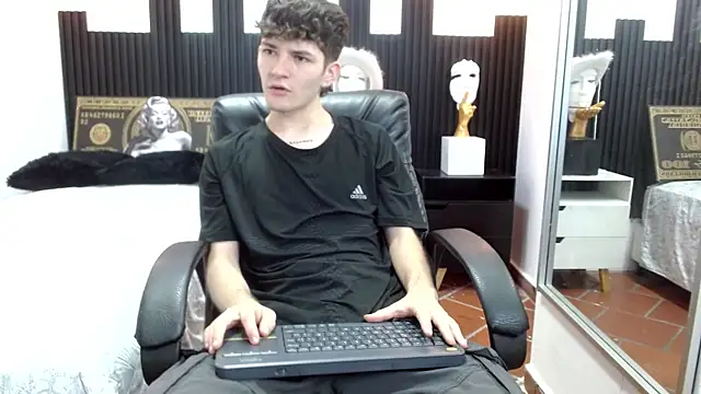Snapshot of trevor_mob chatting on 06/28/26, 12:11 trevor mob online show from 06/28/26, 12:11