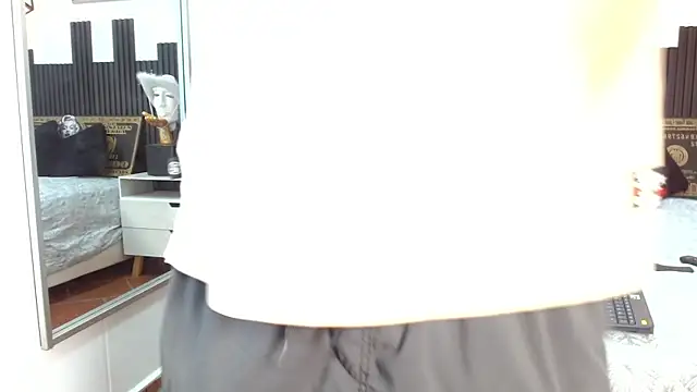 Snapshot of trevor_mob chatting on 07/14/26, 06:57 trevor mob online show from 07/14/26, 06:57