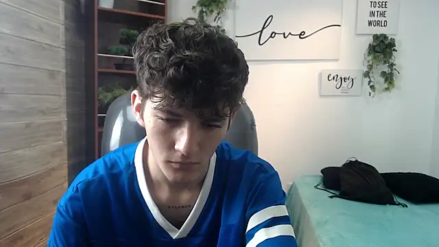 Snapshot of trevor_mob chatting on 07/15/26, 04:12 trevor mob online show from 07/15/26, 04:12
