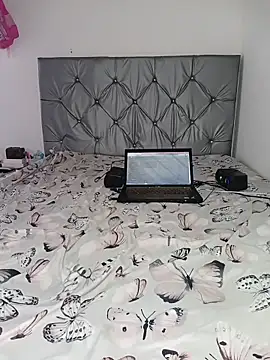safiya  emira online show from 05/20/26, 02:23
