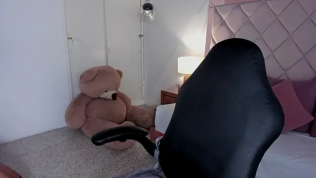 dulce lyraa1 online show from 03/19/26, 04:38