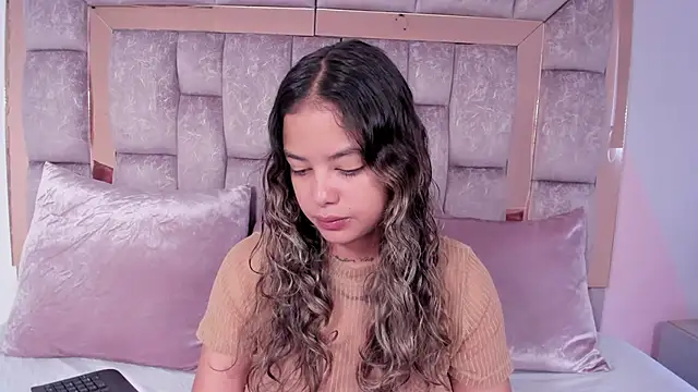 dulce lyraa1 online show from 04/05/26, 08:17