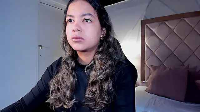 dulce lyraa1 online show from 04/07/26, 04:24