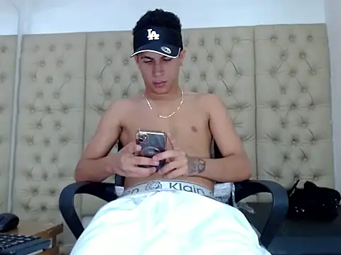 Hollmanhot online show from 03/04/26, 02:28