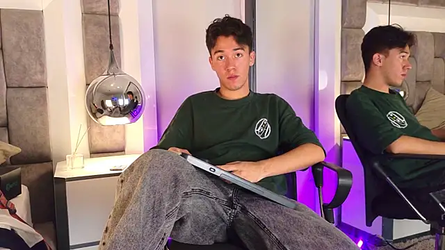 Austin Reedss online show from 05/21/26, 01:18