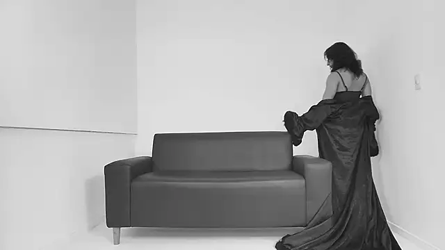 Elisasue online show from 05/18/26, 04:29