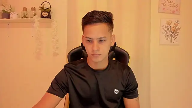 sexy andres01 online show from 04/25/26, 02:47