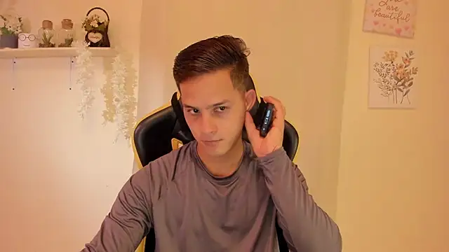 sexy andres01 online show from 05/06/26, 02:11