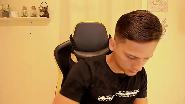 sexy andres01 online show from 05/14/26, 01:40