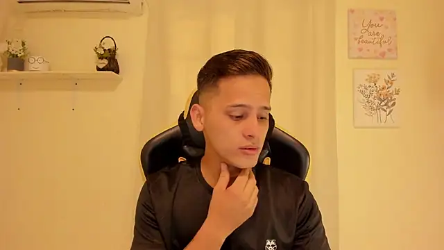 sexy andres01 online show from 05/20/26, 01:39