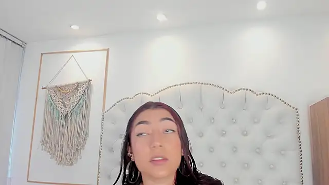 Sara funy online show from 04/09/26, 11:15