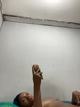 Snapshot of zamanguni1999 chatting on 02/27/26, 03:50 zamanguni1999 online show from 02/27/26, 03:50