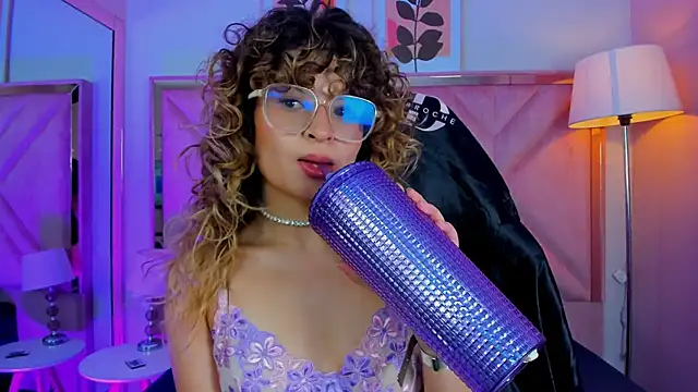 Snapshot of emilyjonesss_ chatting on 02/25/26, 07:56 emilyjonesss online show from 02/25/26, 07:56