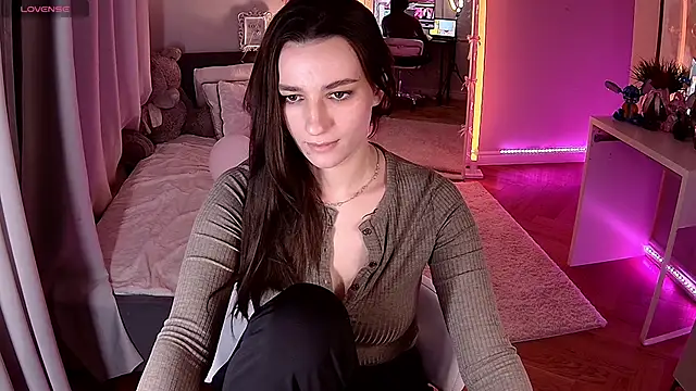 Vivian Wee online show from 03/01/26, 09:50