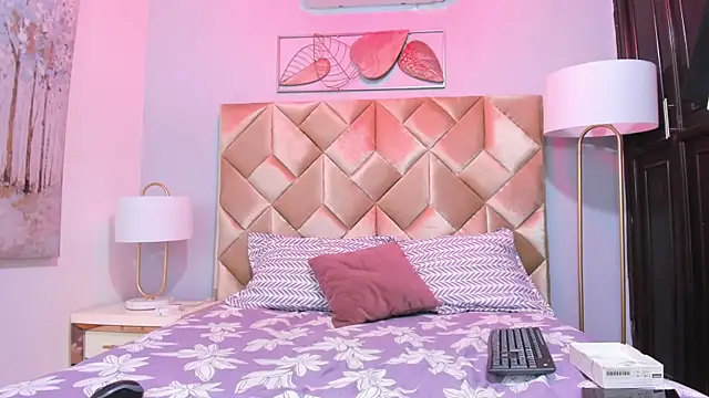 Snapshot of gabyevans4 chatting on 03/18/26, 01:03 gabyevans4 online show from 03/18/26, 01:03