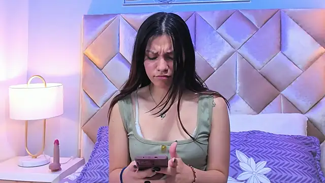 Snapshot of gabyevans4 chatting on 03/31/26, 12:27 gabyevans4 online show from 03/31/26, 12:27