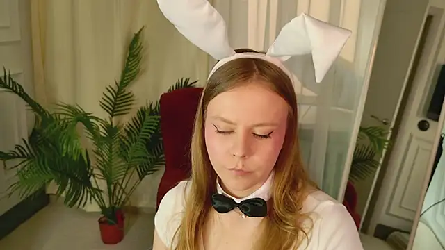 Sophie Peach  online show from 04/07/26, 02:17