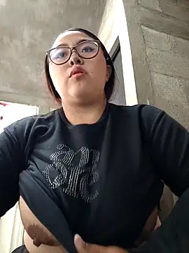 Snapshot of Aviiiiii18 chatting on 02/28/26, 09:05 Aviiiiii18 online show from 02/28/26, 09:05