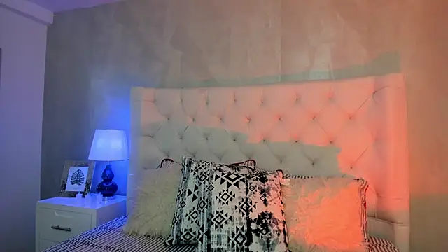 Ivi jones  online show from 03/31/26, 07:14