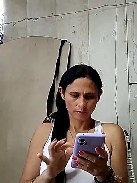 yuliitza4 online show from 05/10/26, 01:16