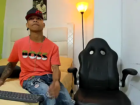 Snapshot of emanuel_23cm chatting on 03/01/26, 01:40 emanuel 23cm online show from 03/01/26, 01:40