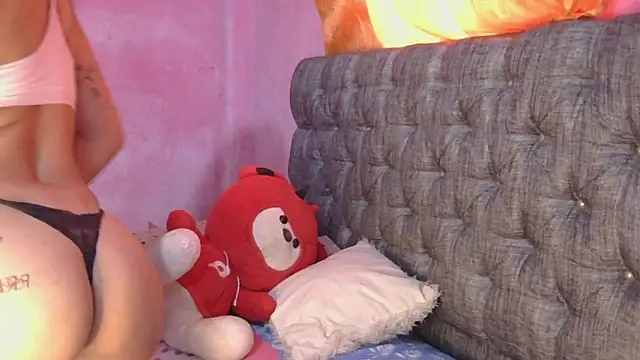 Snapshot of mia_luna88 chatting on 02/28/26, 08:54 mia luna88 online show from 02/28/26, 08:54