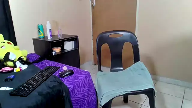 trixiey8 online show from 04/01/26, 05:32