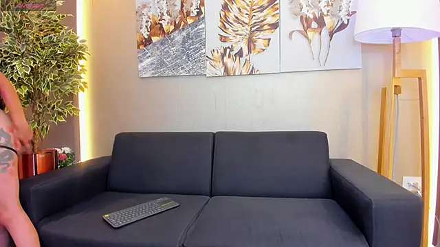 Snapshot of ValentinaaMilan chatting on 04/09/26, 04:23 ValentinaaMilan online show from 04/09/26, 04:23